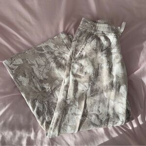 Hollister Women’s Straight Leg Camo Sweatpants